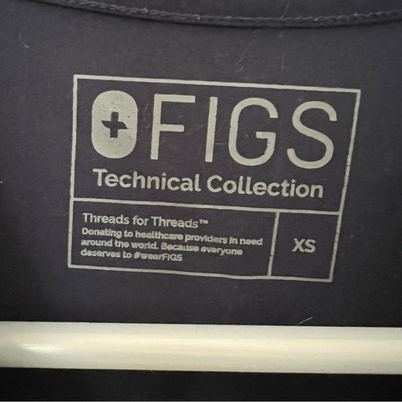 Figs Women’s Navy Blue Technical Collection Three Pockets Scrub Top Size X-Small - Picture 5 of 7